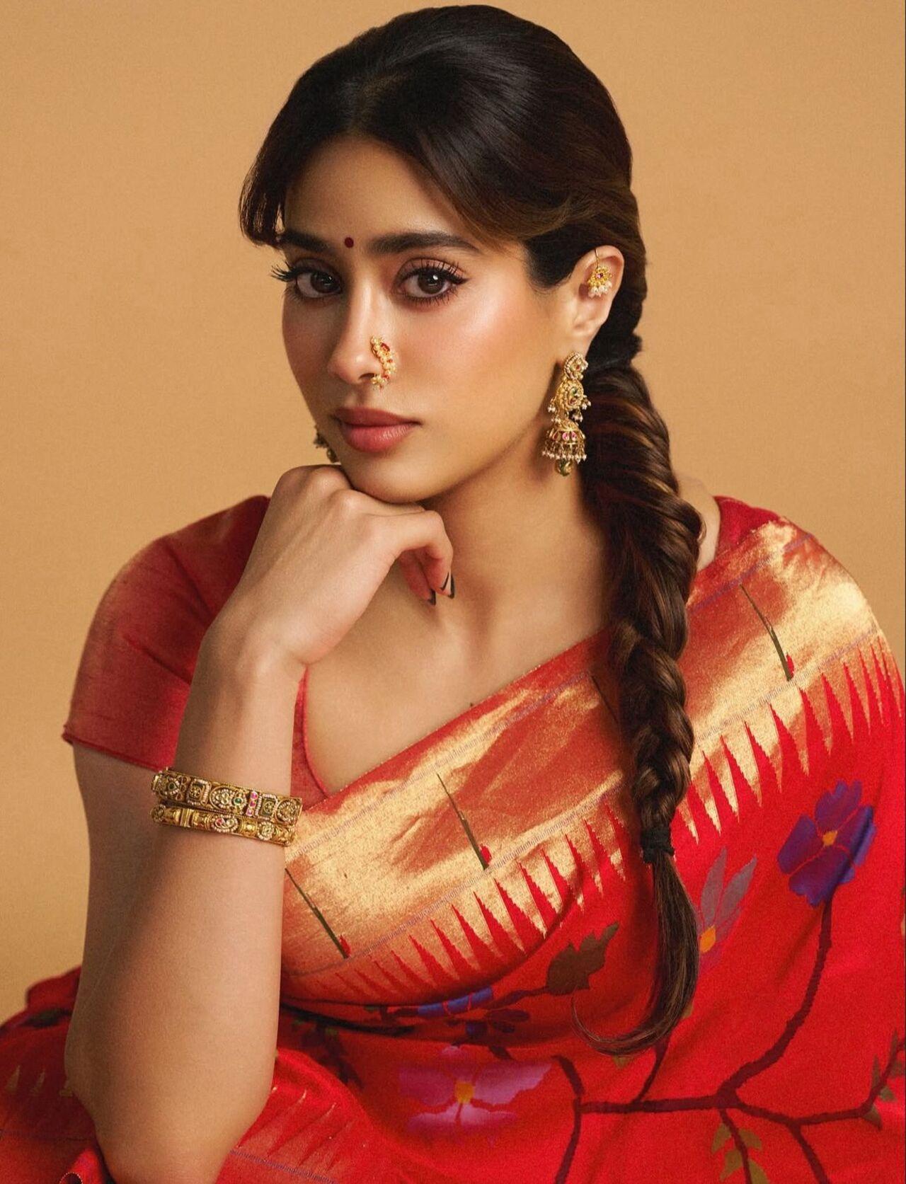Janhvi’s simple yet chic braid paired with short curtain bangs is the ultimate girl-next-door look. It’s a style that pairs well with both traditional lehengas and contemporary drapes.